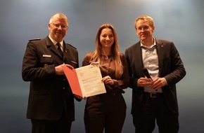 Landesfeuerwehrverband Schleswig-Holstein: FW-LFVSH: Landesfeuerwehrversammlung 2026: Gemeinsam klarkommen - Ministerpr&auml;sident und Innenministerin w&uuml;rdigen Engagement der Feuerwehren und &uuml;bergeben F&ouml;rderbescheid zur St&auml;rkung der Resilienz