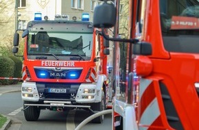 Feuerwehr Essen: FW-E: Ausgedehnter Wohnungsbrand in Mehrfamilienhaus - 13 Personen m&uuml;ssen untergebracht werden