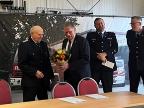 FW-AUR: Besondere Ehrung f&uuml;r 70 Jahre Feuerwehrmitgliedschaft