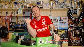 SAT.1: 1025 Herausforderer in München gesucht! Armwrestling-Weltmeister Matthias will am Wochenende live auf Joyn zum Weltrekordhalter werden