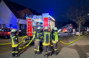 Feuerwehr Kaarst: FW-NE: Ausgedehnter Zimmerbrand in einem Einfamilienhaus