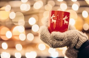 ADAC Hessen-Thüringen e.V.: Verführerischer Glühweinzauber in Thüringen / Zum und vom Weihnachtsmarkt lieber mit Bus und Bahn