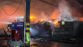 FW Dörentrup: Brand im Industriegebiet Dörentrup-Humfeld - Feuerwehr erneut im Großeinsatz