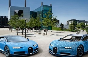 Autostadt GmbH: Einzigartig: Die Autostadt präsentiert zwei Bugatti Chiron - das Original und das 1:1 Modell aus LEGO