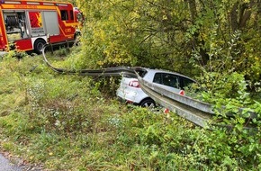 Polizei Rhein-Erft-Kreis: POL-REK: 241015-6: Auto rutschte unter Leitplanke