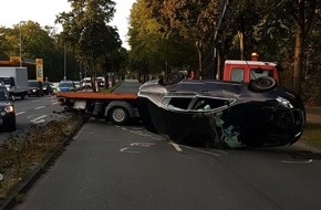 Polizei Münster: POL-MS: Unfall auf der Grevener Straße - Auto landet auf dem Dach