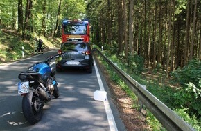 Polizei Rheinisch-Bergischer Kreis: POL-RBK: Wermelskirchen - Kanister auf der Fahrbahn löst Auffahrunfall mit Schwerverletztem aus
