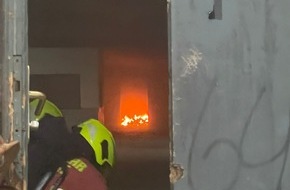 Feuerwehr Velbert: FW-Velbert: Feuerwehr Velbert im Einsatz bei gemeldetem Dachstuhlbrand