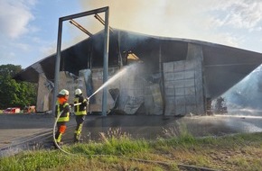 Polizeiinspektion Rotenburg: POL-ROW: ++ Polizei und Feuerwehr im Einsatz: Großbrand einer Scheune in Ostereistedt ++
