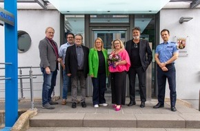 Polizeipräsidium Trier: POL-PPTR: Zwei Beamte in den Ruhestand verabschiedet