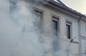 Freiwillige Feuerwehr Königswinter: FW Königswinter: Wohnungsbrand in Königswinter - Niederdollendorf Feuerwehr kann Brandausbreitung verhindern