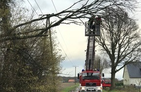 Freiwillige Feuerwehr Weeze: Feuerwehr Weeze: Feuerwehr Weeze im Unwettereinsatz