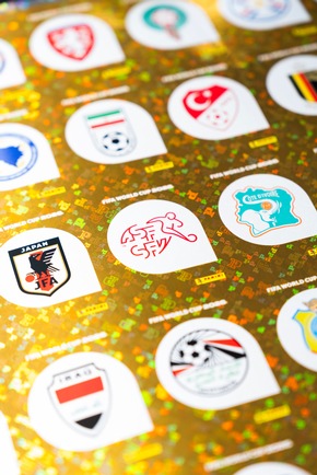 Panini pr&eacute;sente la collection officielle de stickers de la Coupe du Monde de la FIFA 2026(TM) / Tout commence avec Panini.