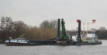 Polizeiinspektion Nienburg / Schaumburg: POL-NI: Binnenschiff Neptun auf Sandbank gelaufen  -Bild im Download-