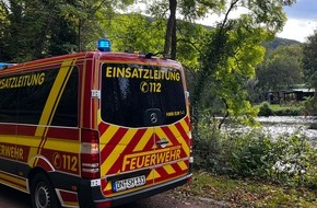 Feuerwehr Heimbach: FW Heimbach: Person von Feuerwehr und DLRG aus Wasser gerettet - Großeinsatz am Heimbacher Staubecken