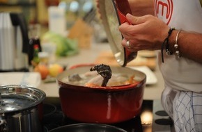 SAT.1: Kopf ab, Topf auf bei "Deutschlands Meisterkoch": Wie wird aus einem Schwarzfederhuhn ein Gourmet-Menü? (mit Bild)