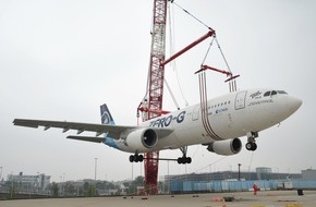 Flughafen Köln/Bonn GmbH: Airbus schwebt am Haken