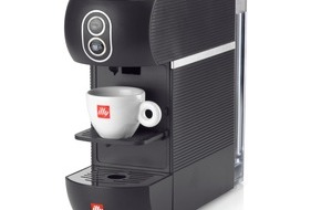 illycaffè S.p.A. Niederlassung Deutschland: illy ESE, die kompakte und nachhaltige One-Touch-Kaffeemaschine, ist ab sofort in einer Edition mit schwarzem Gehäuse erhältlich.