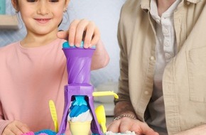 Spin Master: Pressemeldung Spin Master | Willkommen in der Kinetic Sand Eisdiele