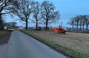 Freiwillige Feuerwehr Alpen: FW Alpen: Zusammensto&szlig; zwischen Zug und Pkw