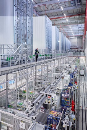 EDEKA Nord nimmt neues Zentrallager im Gewerbepark Neum&uuml;nster-Eichhof vollst&auml;ndig in Betrieb