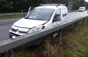 Polizeiinspektion Cuxhaven: POL-CUX: Verkehrsunfall im Starkregen auf der BAB27 (Lichtbild in der Anlage)