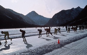 Tourismusverband Naturparkregion Reutte: Int. Eisschnelllaufmarathon mit 200 km-Mammut-Distanz in Reutte/Tirol (mit Bild)