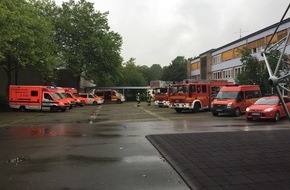 Feuerwehr Erkrath: FW-Erkrath: Pfefferspray in Schule versprüht - Großeinsatz von Feuerwehr und Rettungsdienst