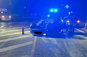 Polizei Bochum: POL-BO: Verkehrsunfall in Bochum-Harpen - Fahrzeug überschlägt sich