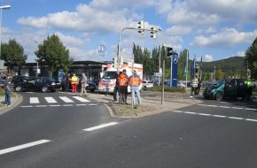 Polizeiinspektion Northeim: POL-NOM: Verkehrsunfall mit drei Verletzten und zwei PKW mit Totalschaden