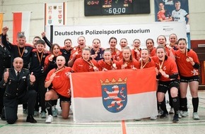 Polizeipräsidium Südhessen: POL-DA: Bensheim: Innenminister gratuliert Polizistinnen zum Gewinn der Deutschen Polizeimeisterschaften im Handball / Hessen holt zum 5. Mal hintereinander den Titel