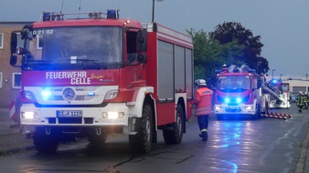 Freiwillige Feuerwehr Celle: FW Celle: Feuerwehr übt den Ernstfall in Kfz-Werkstatt!