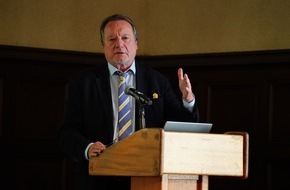 Democracy News Alliance: Sociologist: "You need democratic input, you need the signals from the population"