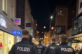 Polizei Wuppertal: POL-W: W/SG Freitagabend in Solinger und Wuppertaler Innenstädten - Großkontrollen der Polizei