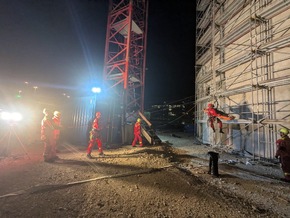 FW Konstanz: Gemeinsame Übung der Absturzsicherung und Höhenrettung