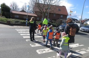 Polizei Paderborn: POL-PB: Ab Sommer ein Grundschulkind - Die Paderborner Polizei unterstützt Kindertagestätten bei der Vorbereitung auf den Straßenverkehr