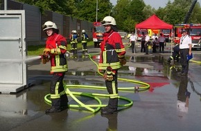 Verband der Feuerwehren im Kreis Paderborn: FW-PB: Hitzeschlacht beim Leistungsnachweis an der Home Deluxe Arena