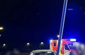 Polizei Rhein-Erft-Kreis: POL-REK: 240617-2: Auto kollidierte mit Laternenmast
