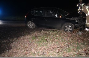 Polizei Coesfeld: POL-COE: Lüdinghausen, Tüllinghofer Heide/ Auto prallt gegen Baum