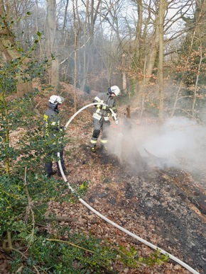 FW-EN: Zwei Bäume beschäftigen Feuerwehr Wetter (Ruhr) am Mittwochmorgen