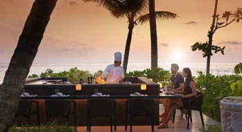 The Ritz-Carlton Maldives, Fari Islands verwöhnt Frühbucher mit einem besonderen Angebot für Weihnachten und Neujahr