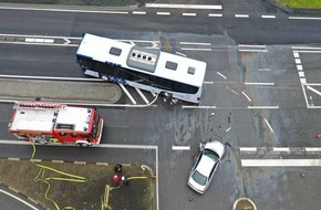 Polizeiinspektion Kirn: POL-PIKIR: Verkehrsunfall mit Personenschaden - Schulbus beteiligt