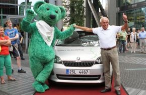 Skoda Auto Deutschland GmbH: Für unter 100 Euro durch Europa: Rekordtour des SKODA Citigo CNG macht Station in Berlin (BILD)