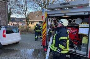 Freiwillige Feuerwehr Kalkar: Feuerwehr Kalkar: Wohnungsbrand in Kalkar Grieth