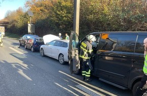 Feuerwehr Dortmund: FW-DO: Verkehrsunfall auf der B236 mit vier PKW