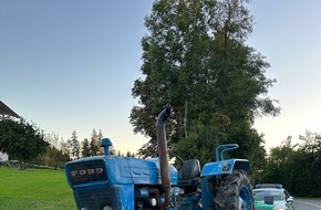 Hauptzollamt Ulm: HZA-UL: Zöllner versteuern historischen Traktor