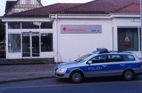 Polizeiinspektion Hameln-Pyrmont/Holzminden: POL-HOL: Landessparkasse / NordLB  in Stadtoldendorf: Einbrecher wollten Geldautomaten "knacken" Täter wurden offenbar gestört und flüchteten