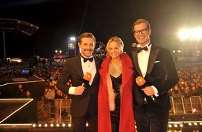 ZDF: Mirjam Weichselbraun, Joko und Klaas moderieren am Brandenburger Tor Berlins traditionelle Silvestershow im ZDF (BILD)