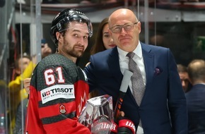 Skoda Auto Deutschland GmbH: Bernhard Maier überreicht Trophäe an ,Most Valuable Player' der IIHF Eishockey-Weltmeisterschaft 2019 (FOTO)