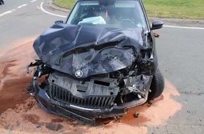Polizei Minden-L&uuml;bbecke: POL-MI: Verkehrsunfall im Kreuzungsbereich mit zwei Verletzten